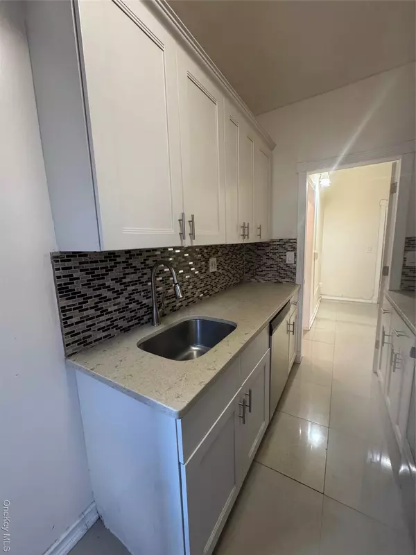 Jackson Heights, NY 11372,35-64 89th ST