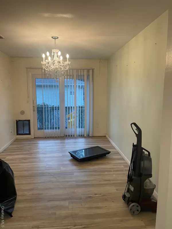 Shirley, NY 11967,185 Parkview DR