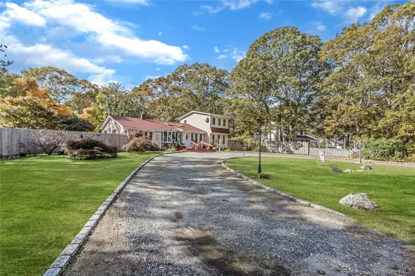 Shirley, NY 11967,28 Roberts RD