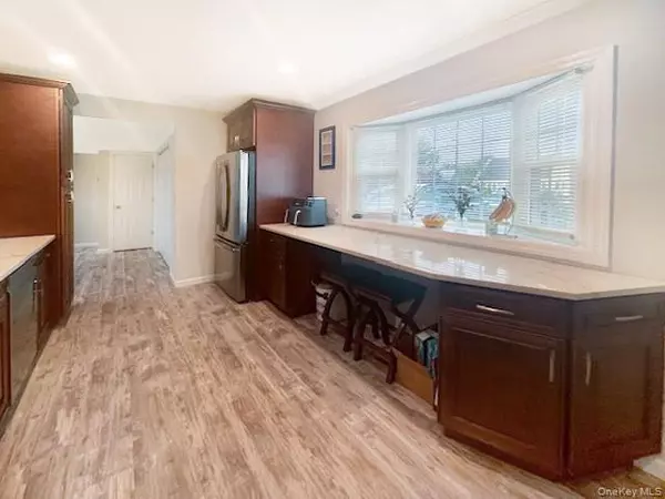 Levittown, NY 11756,62 Old Farm RD