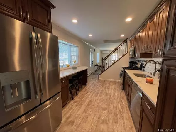 Levittown, NY 11756,62 Old Farm RD