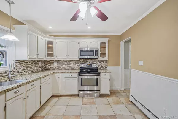 Shirley, NY 11967,206 Crestwood DR