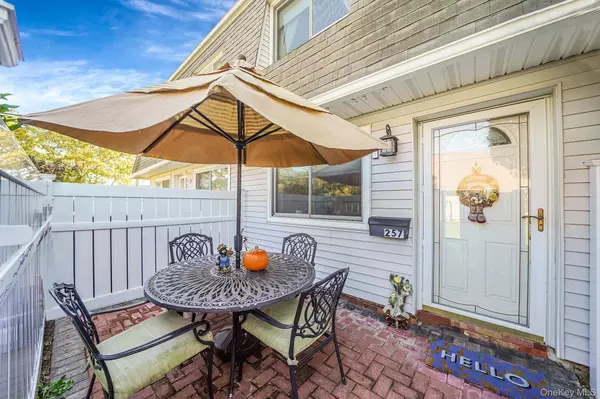 Holtsville, NY 11742,257 Storm DR