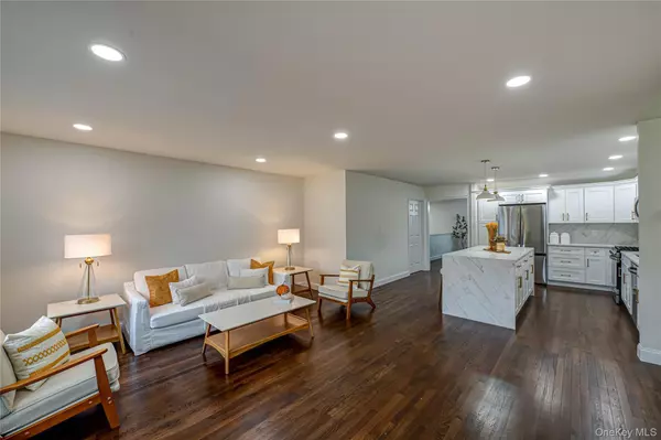 West Sayville, NY 11796,12 Rivera LN