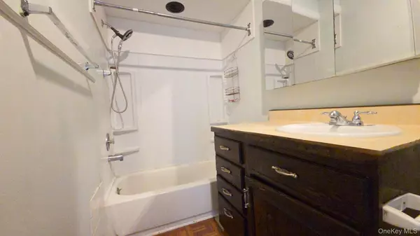 Warwick, NY 10990,48 Main ST #3