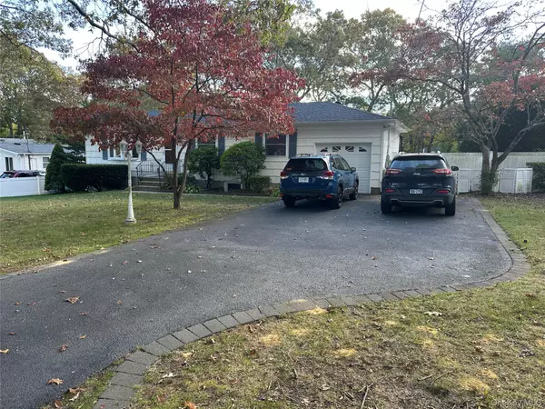 Selden, NY 11784,86 Oakdale AVE