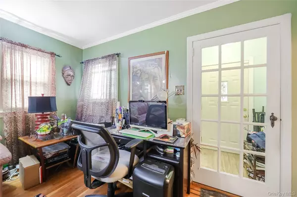 Cambria Heights, NY 11411,115-70 230th ST