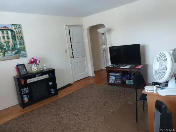 Yonkers, NY 10701,102 Spruce ST #2A