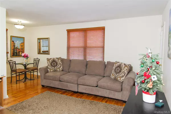 Yonkers, NY 10701,102 Spruce ST #2A