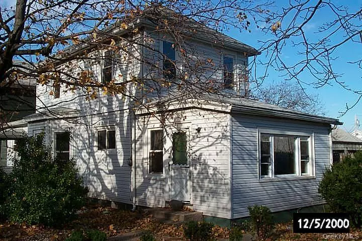 16 Stanley ST, Inwood, NY 11096