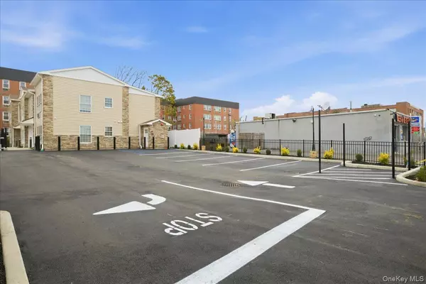 Freeport, NY 11520,71 N Main ST #B