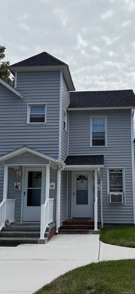 32 Carman ST, Patchogue, NY 11772