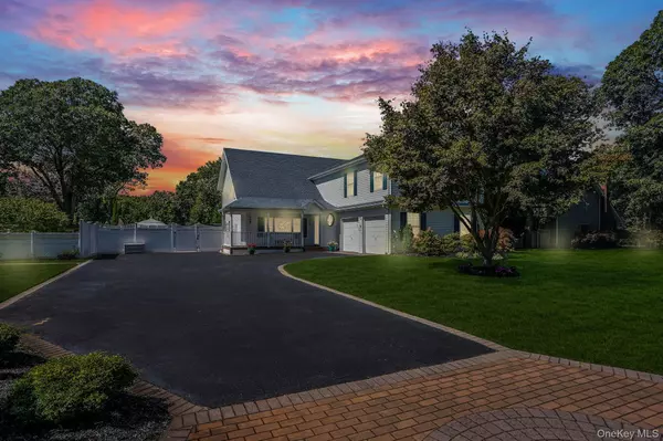 Holtsville, NY 11742,18 Concord DR