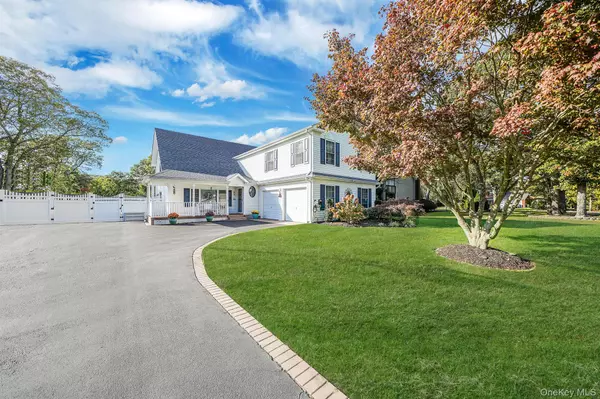 Holtsville, NY 11742,18 Concord DR