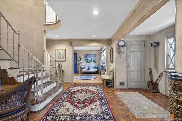 Muttontown, NY 11791,300 Circle RD