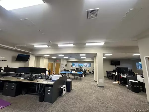 Huntington, NY 11743,41 Green ST #1st Floor