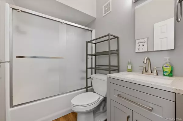 Freeport, NY 11520,725 Miller AVE #111