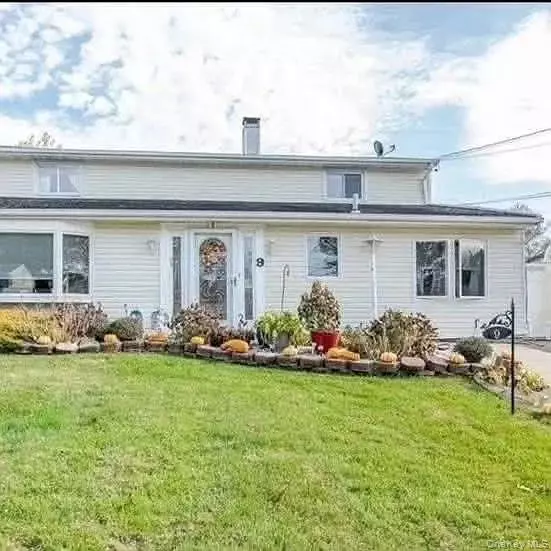 Selden, NY 11784,9 Fairlane DR