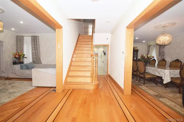 Kew Gardens, NY 11415,110 82ND AVE