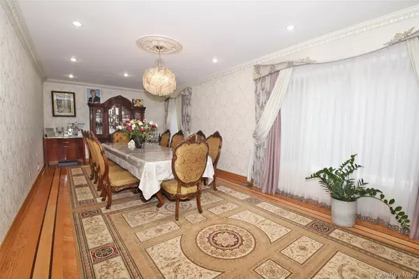 Kew Gardens, NY 11415,110 82ND AVE