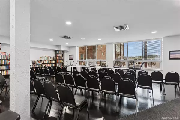 Long Beach, NY 11561,666 Shore RD #5M