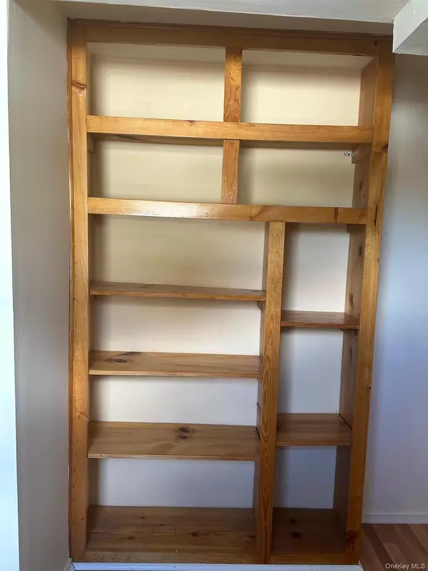 Merrick, NY 11566,25 Northridge AVE