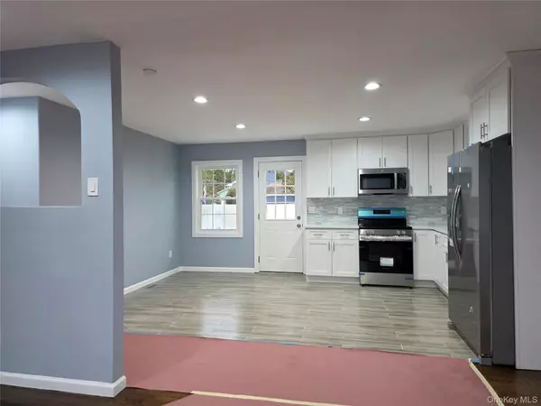 Bay Shore, NY 11706,9 Cypress AVE