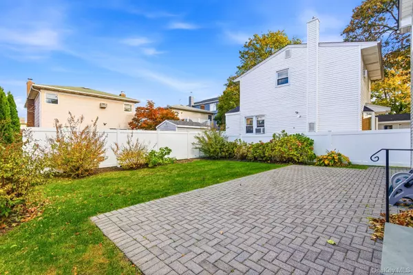 Bayville, NY 11709,11 7th ST