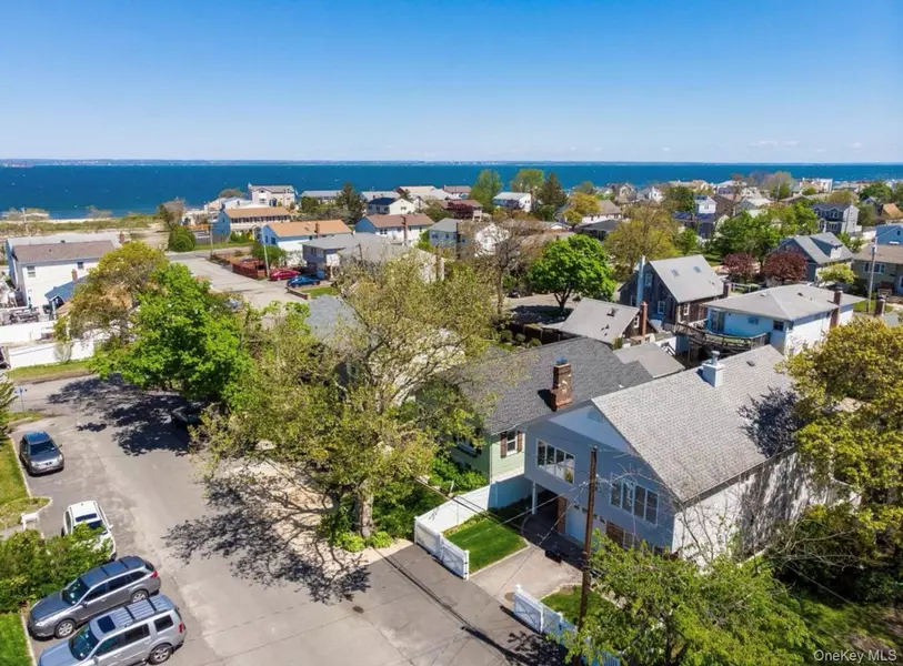 11 7th ST, Bayville, NY 11709