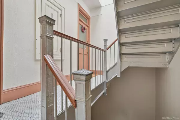 Astoria, NY 11106,3142 34th ST