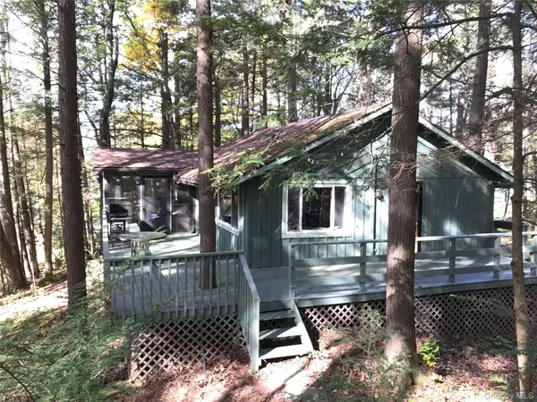 Millerton, NY 12546,151 Lake LN