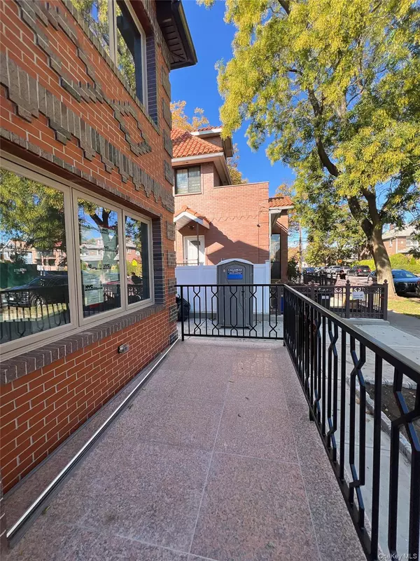 Bayside, NY 11361,4634 211th ST