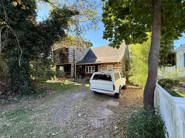 5 8th ST, Sound Beach, NY 11789