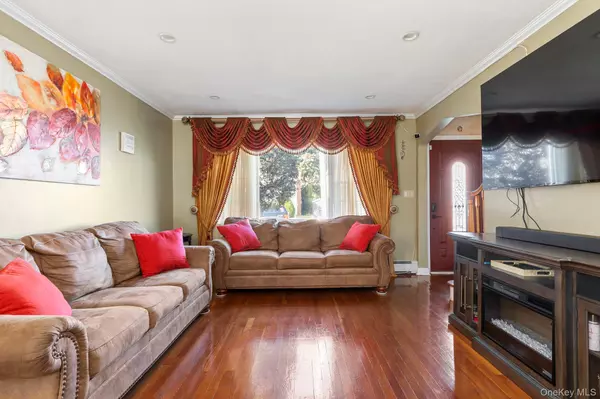 Uniondale, NY 11553,165 Lenox AVE