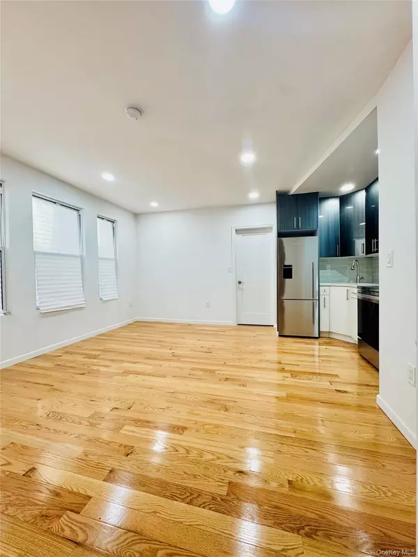 Woodhaven, NY 11421,87-44 89 ST