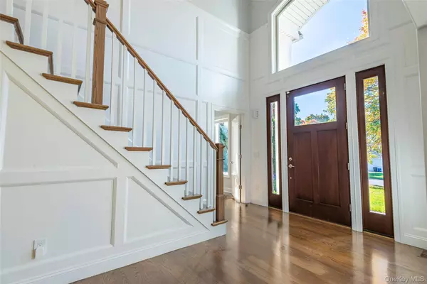 Great Neck, NY 11020,15 Grenfell DR