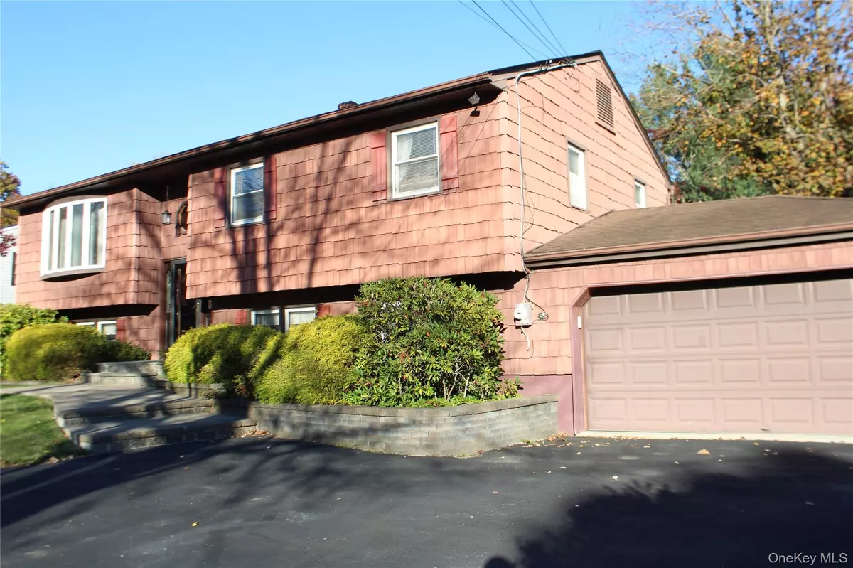Mahopac, NY 10541,76 Friendly RD