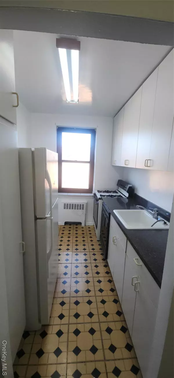 Jackson Heights, NY 11372,90-09 Northern BLVD #605