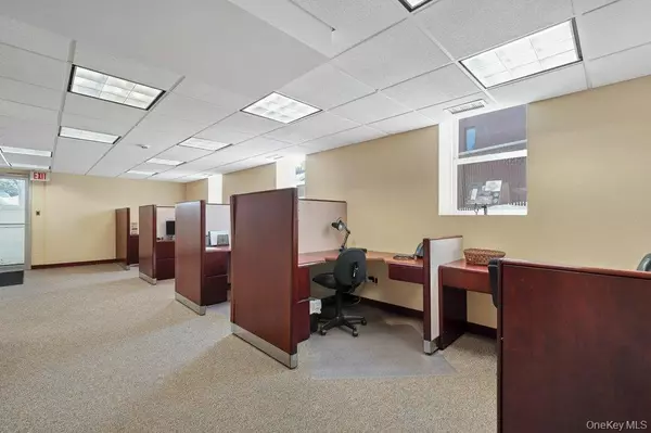 Valhalla, NY 10595,27 Cleveland ST