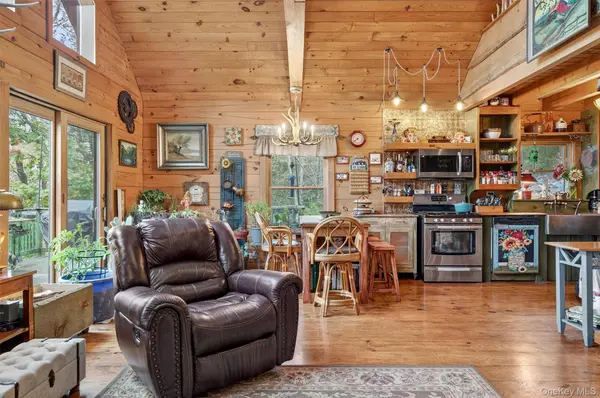 Barryville, NY 12719,129 Hallock RD