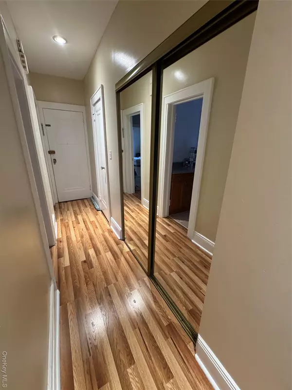 Ridgewood, NY 11385,6922 64th PL