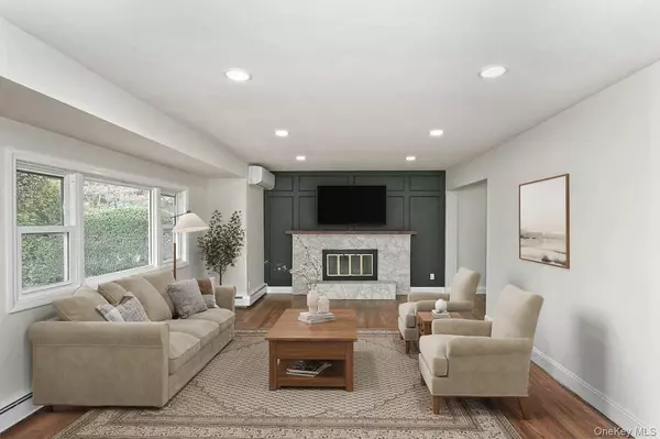 Huntington, NY 11743,434 W Main