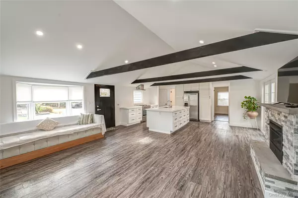 Hampton Bays, NY 11946,39 Lynncliff RD