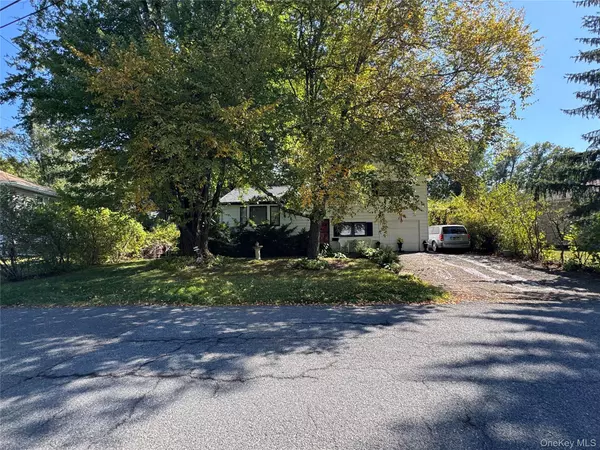 Saugerties, NY 12477,2 Cedar LN