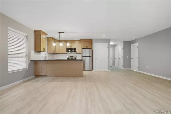 Freeport, NY 11520,71 N Main ST #F