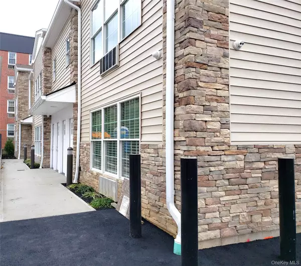 Freeport, NY 11520,71 N Main ST #F