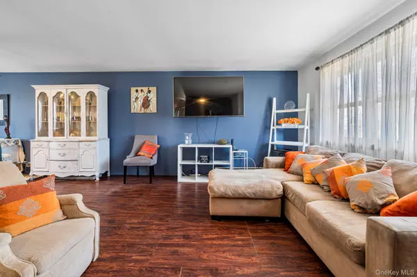 Brentwood, NY 11717,44 3rd ST