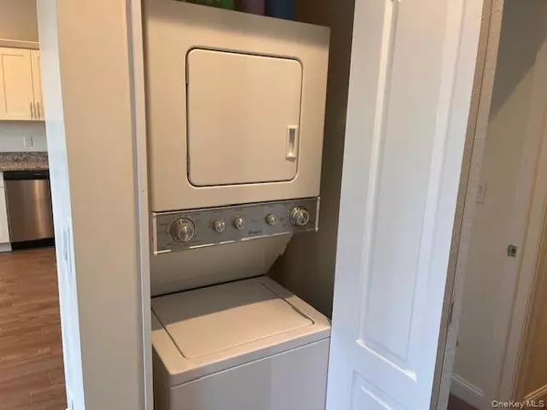 Lindenhurst, NY 11757,333 W Montauk Highway