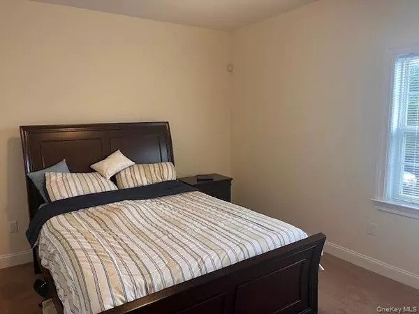 Lindenhurst, NY 11757,333 W Montauk Highway