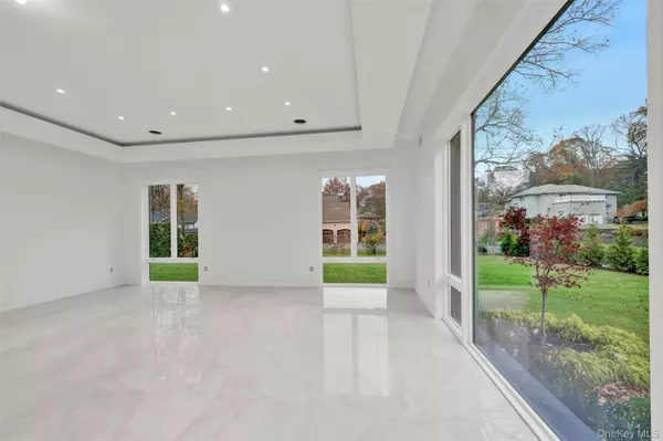 Monsey, NY 10952,17 Wallenberg CIR